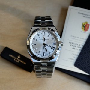 Vacheron Constantin Overseas Steel 41mm Silver Dial Ref: 4500V/110A-B126 – Full Set – Brand New