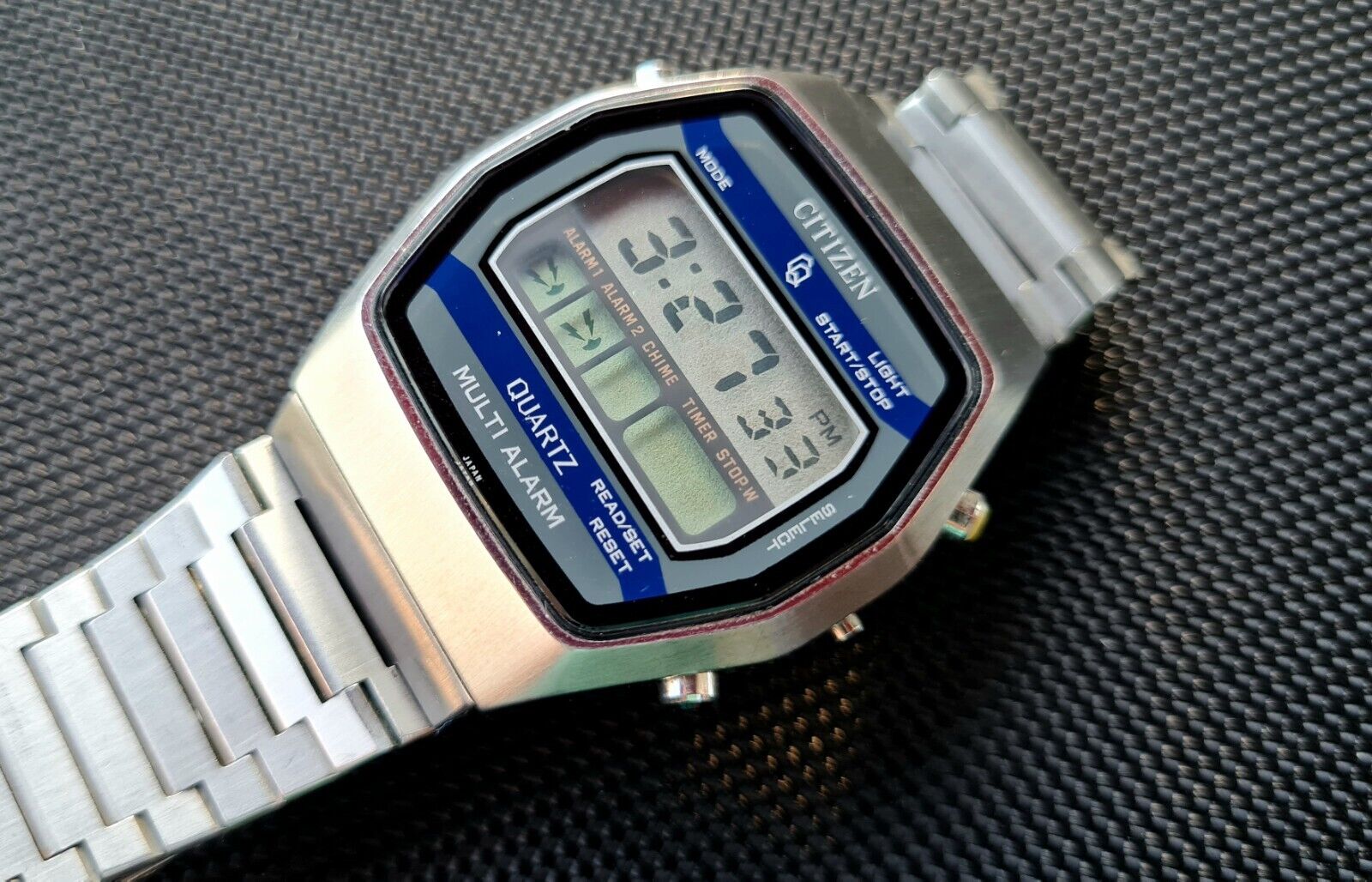 Amazing Rare Citizen 40-1099 LC Quartz Digital MULTI ALARM