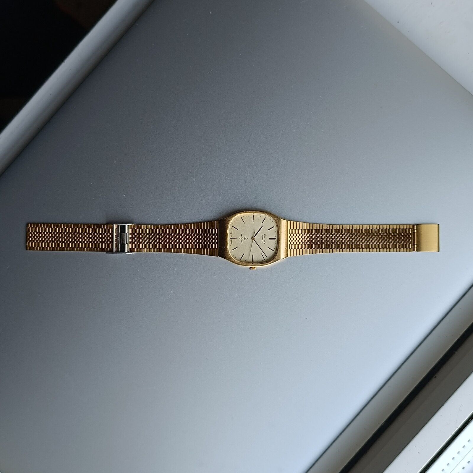 Seiko Emblem 4120-5000 Aug 1976 Snowflake Linen Dial Mens Gold