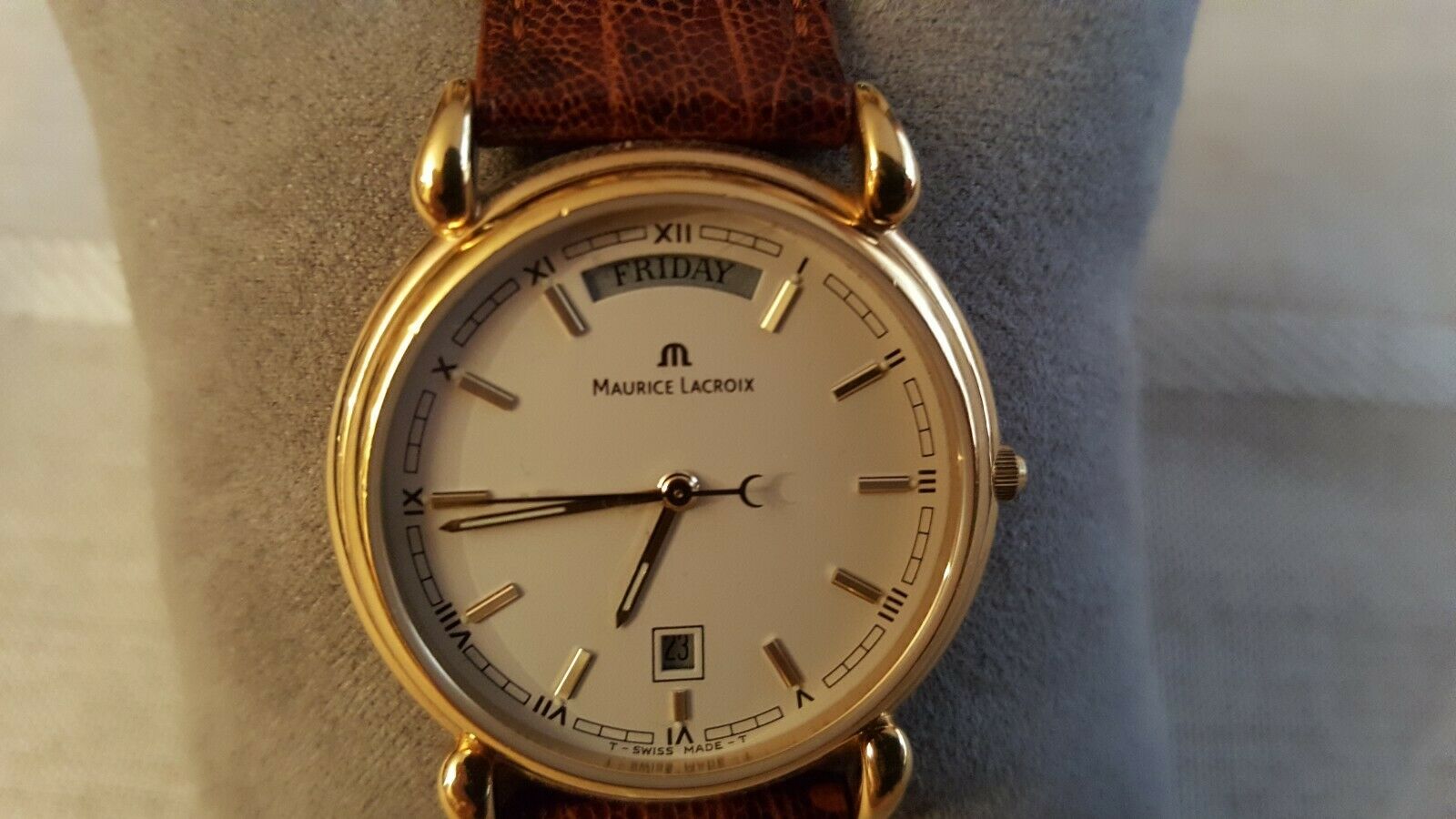 通販店MAURICE LACROIX 96376 AA79384 腕時計 メンズ クォーツ デイデイト ゴールド 白文字盤 レザーベルト モーリス・ラクロア