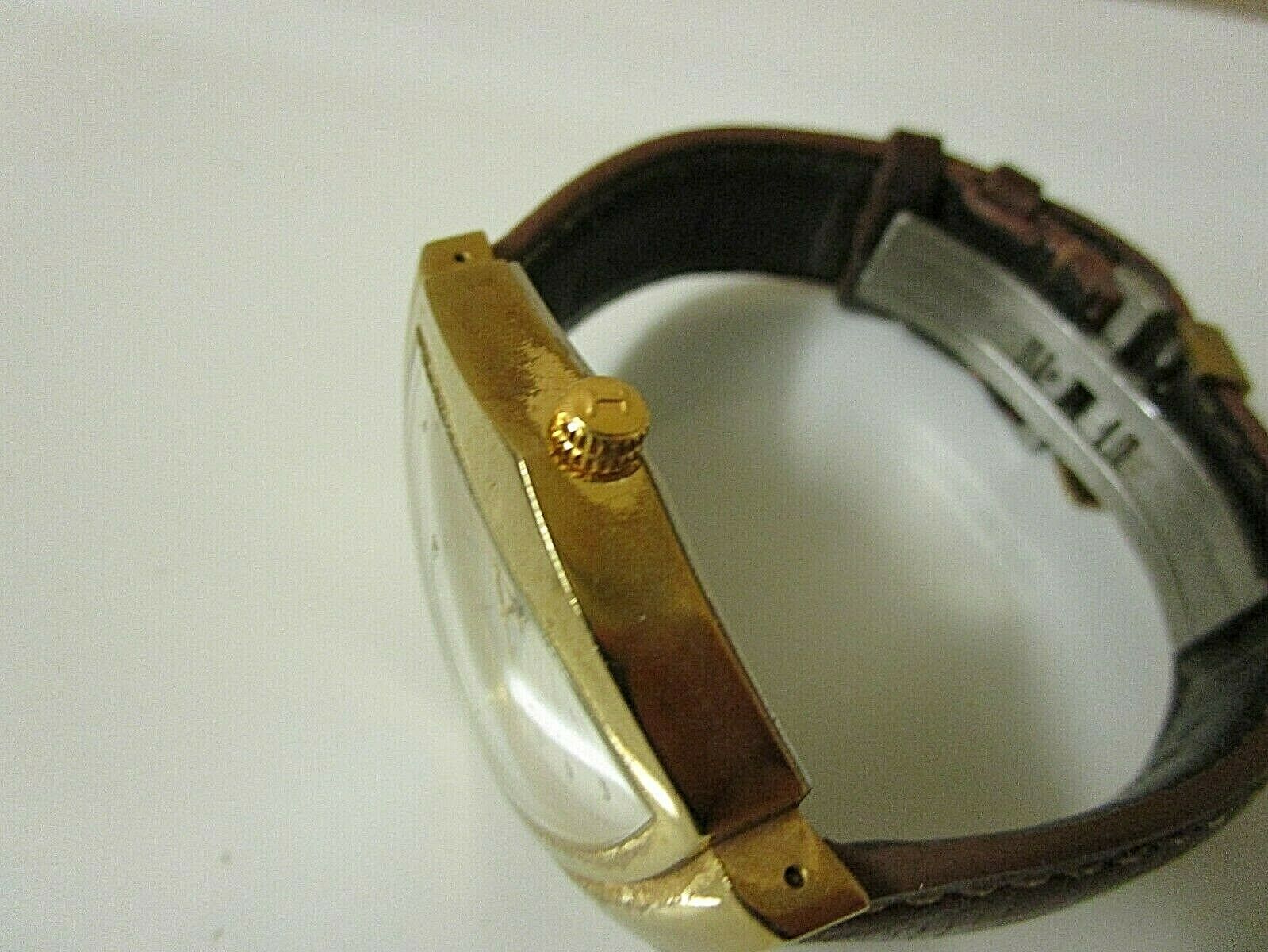 Vintage Hamilton Ventura 6338 Gold Tone With Original Band. 6 1/2