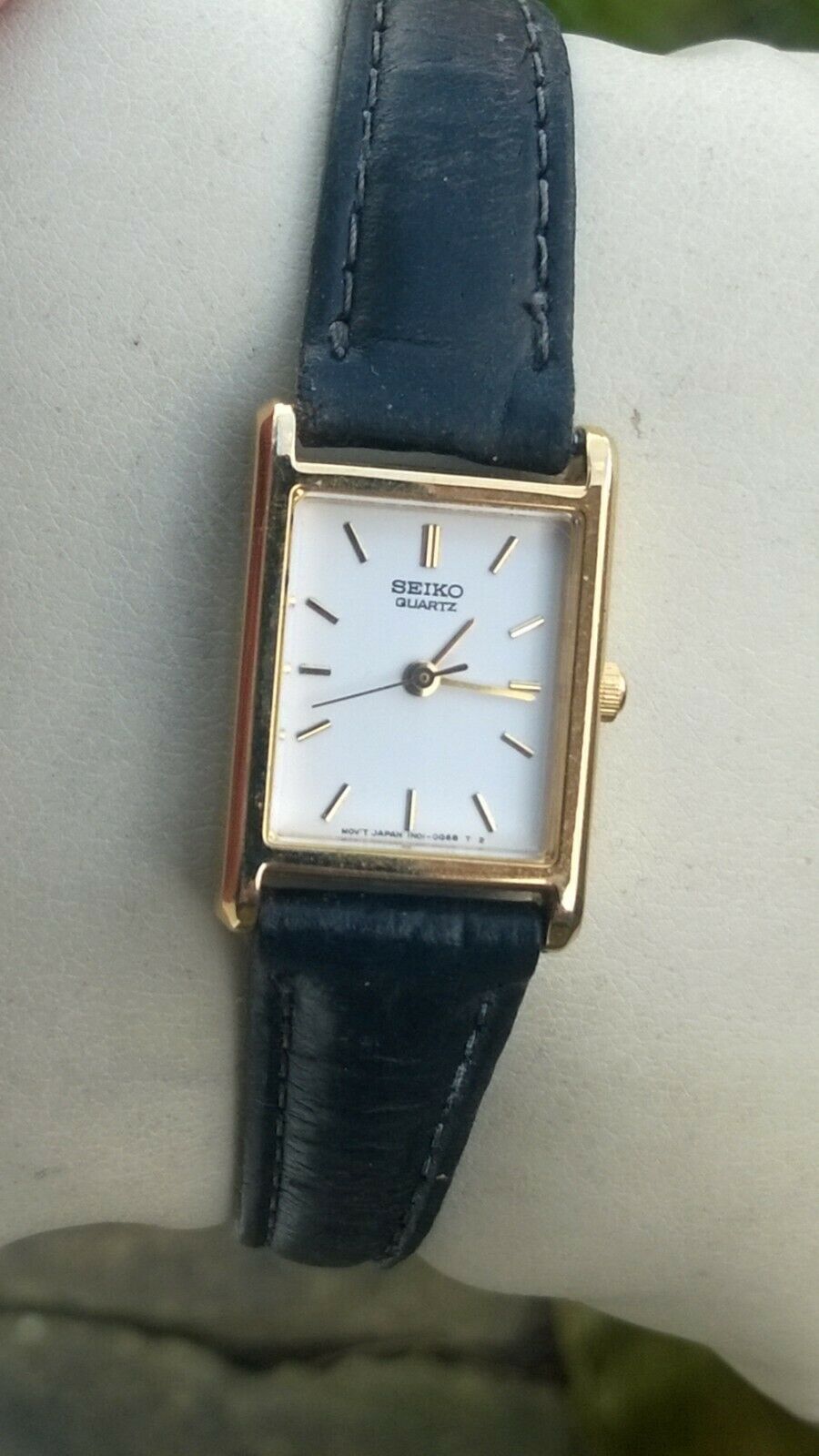 Seiko Ladies Vintage Quartz Watch 1N01-5A40 | WatchCharts