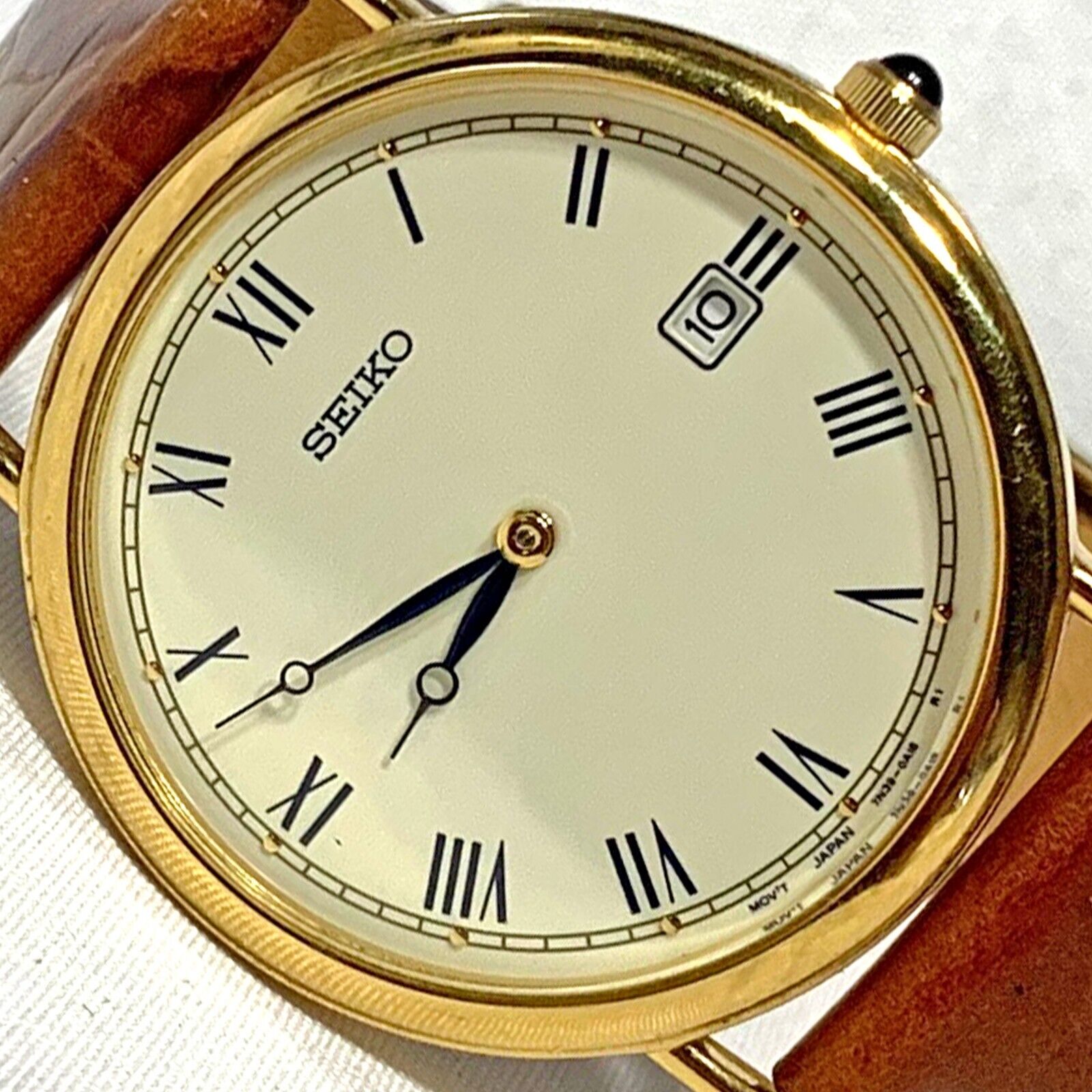 Seiko Quartz Classic Dress Watch 7N39 0A19 Roman Numerals Beige