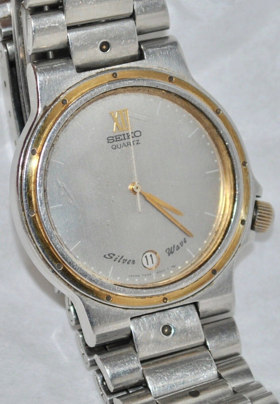 Vintage Seiko Men's Silver Wave 2-Tone Watch Date Function