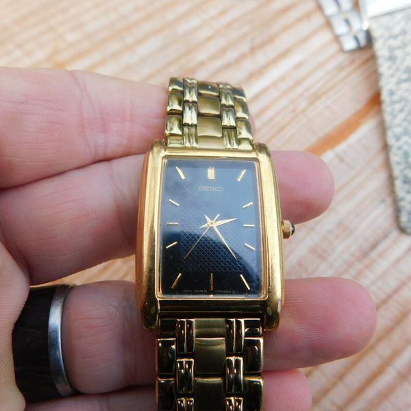 Vintage Seiko V701-5E49 Gold Tone Watch with fresh battery  display picture 1
