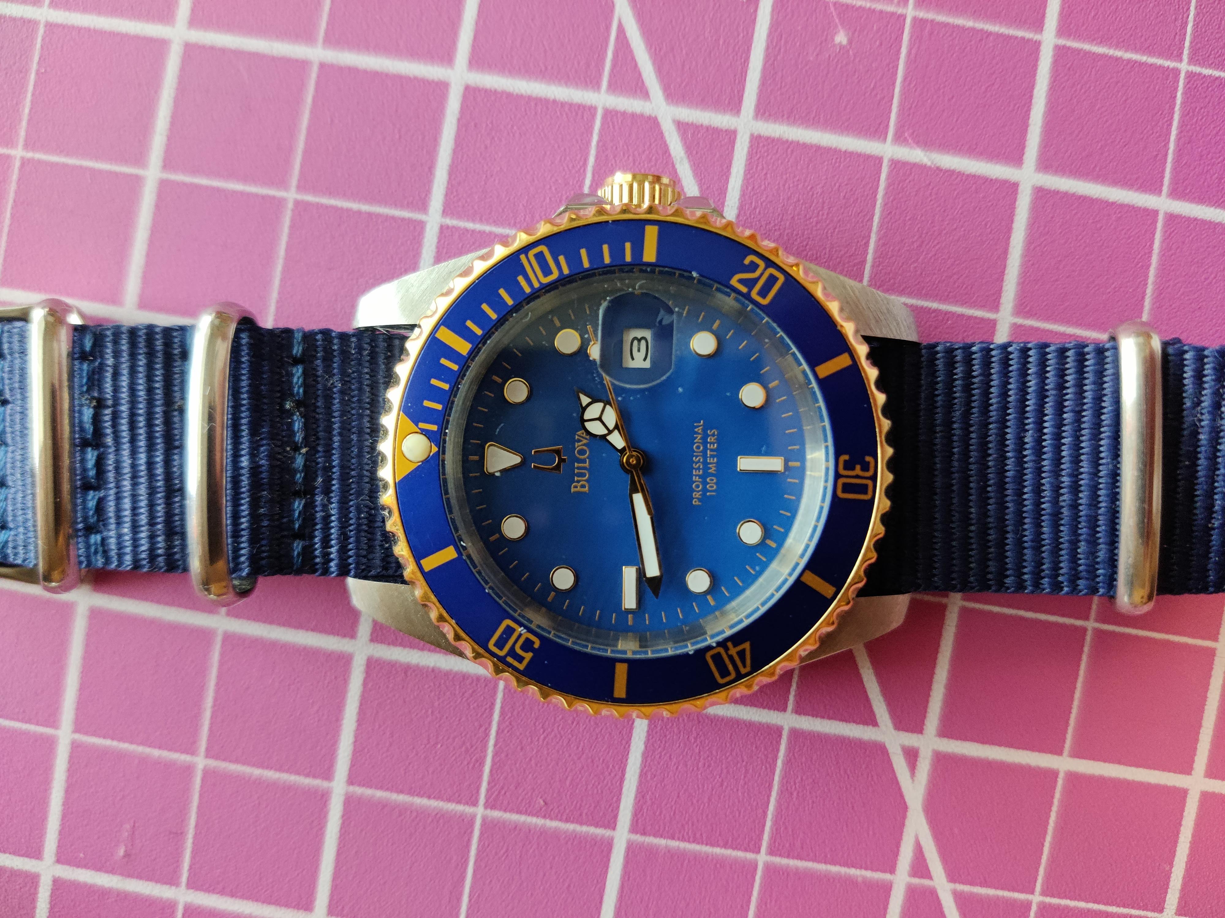 250 USD Bulova submariner quartz diver 100m professional from 90s