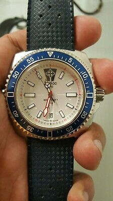 ZODIAC V WOLF QUARTZ MENS WATCH Z02304 WHITE DIAL DIVER 300m SWISS