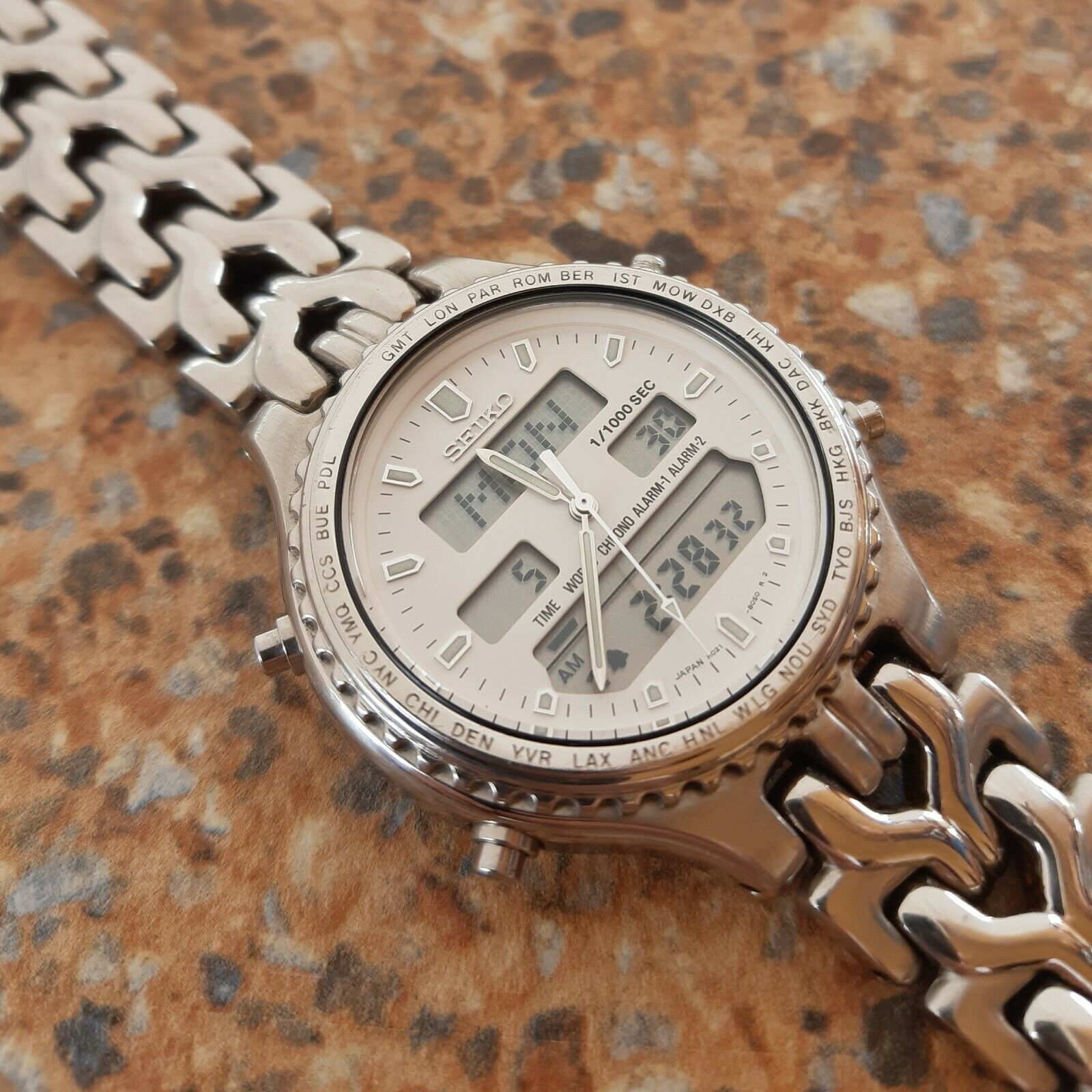 Vintage Seiko World Time Analogue Digital H021 8050 September 1997