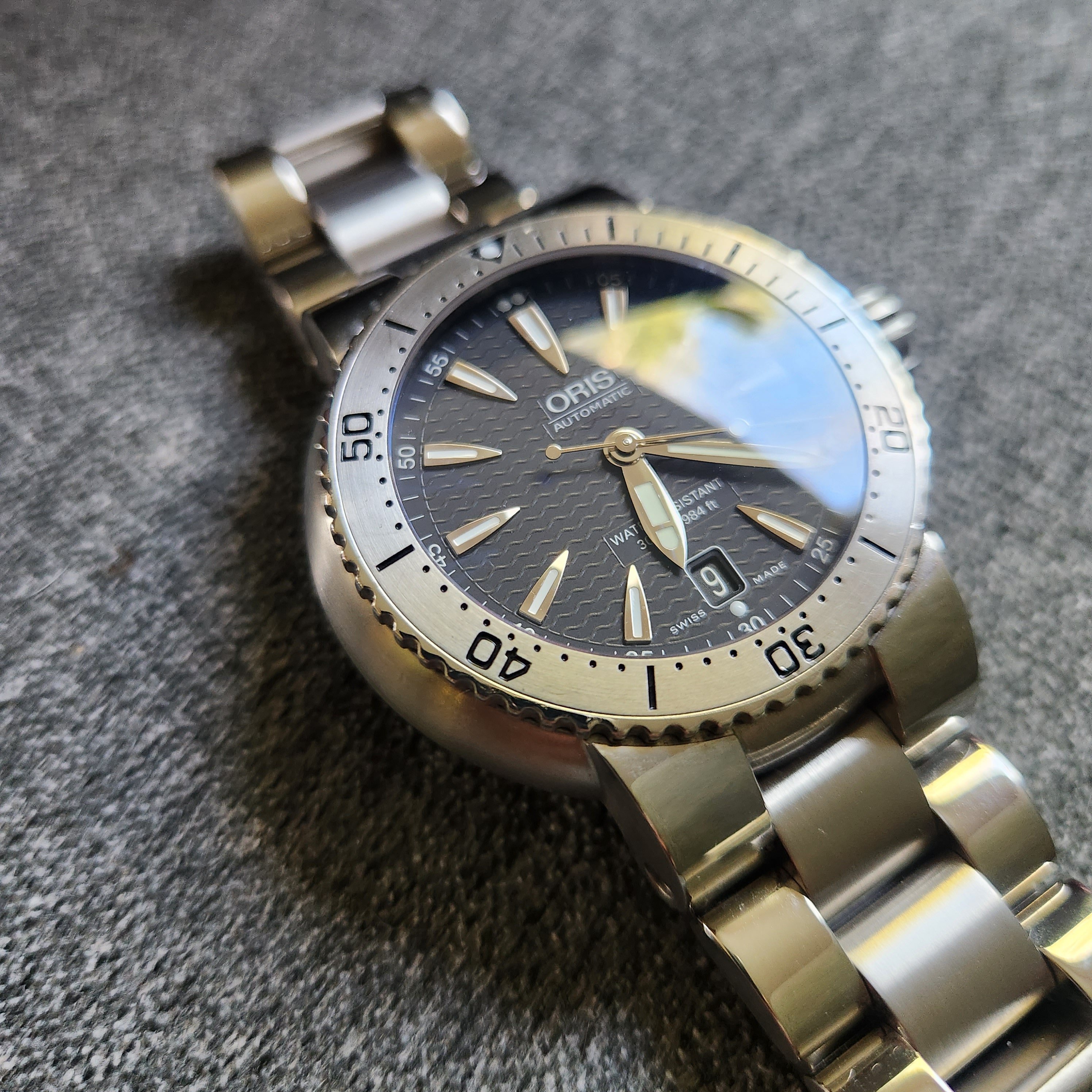 Diver with convex case sides