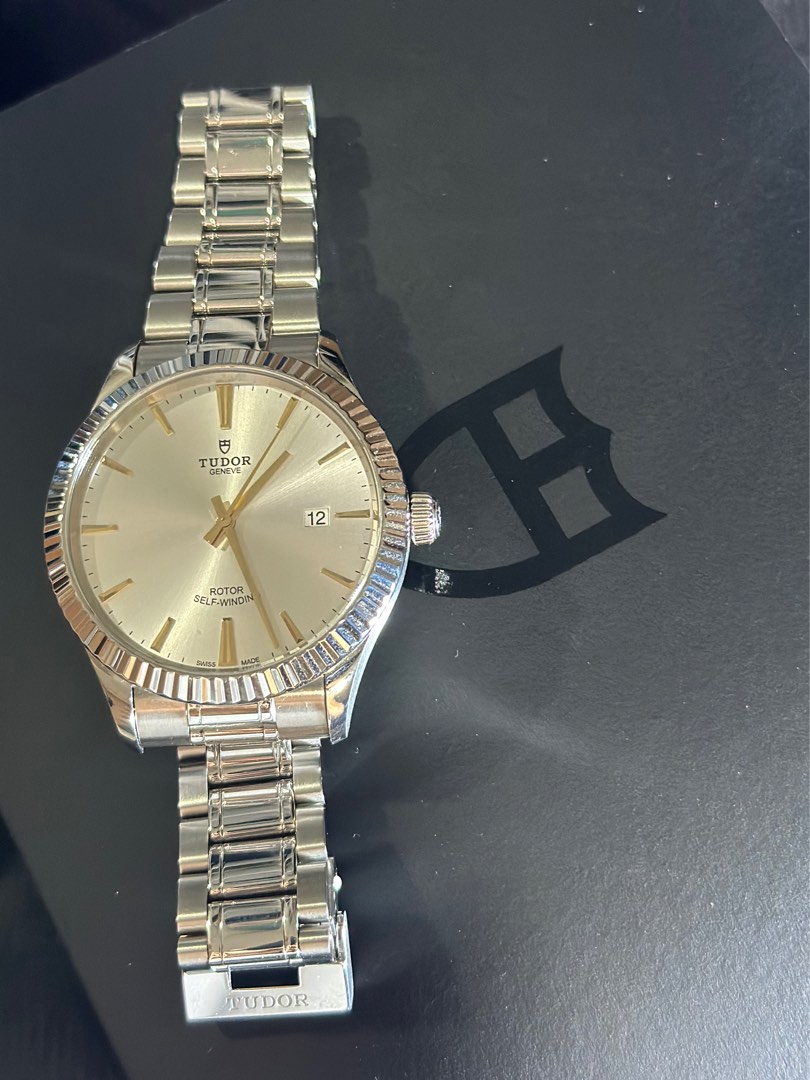 Tudor hotsell style 12710