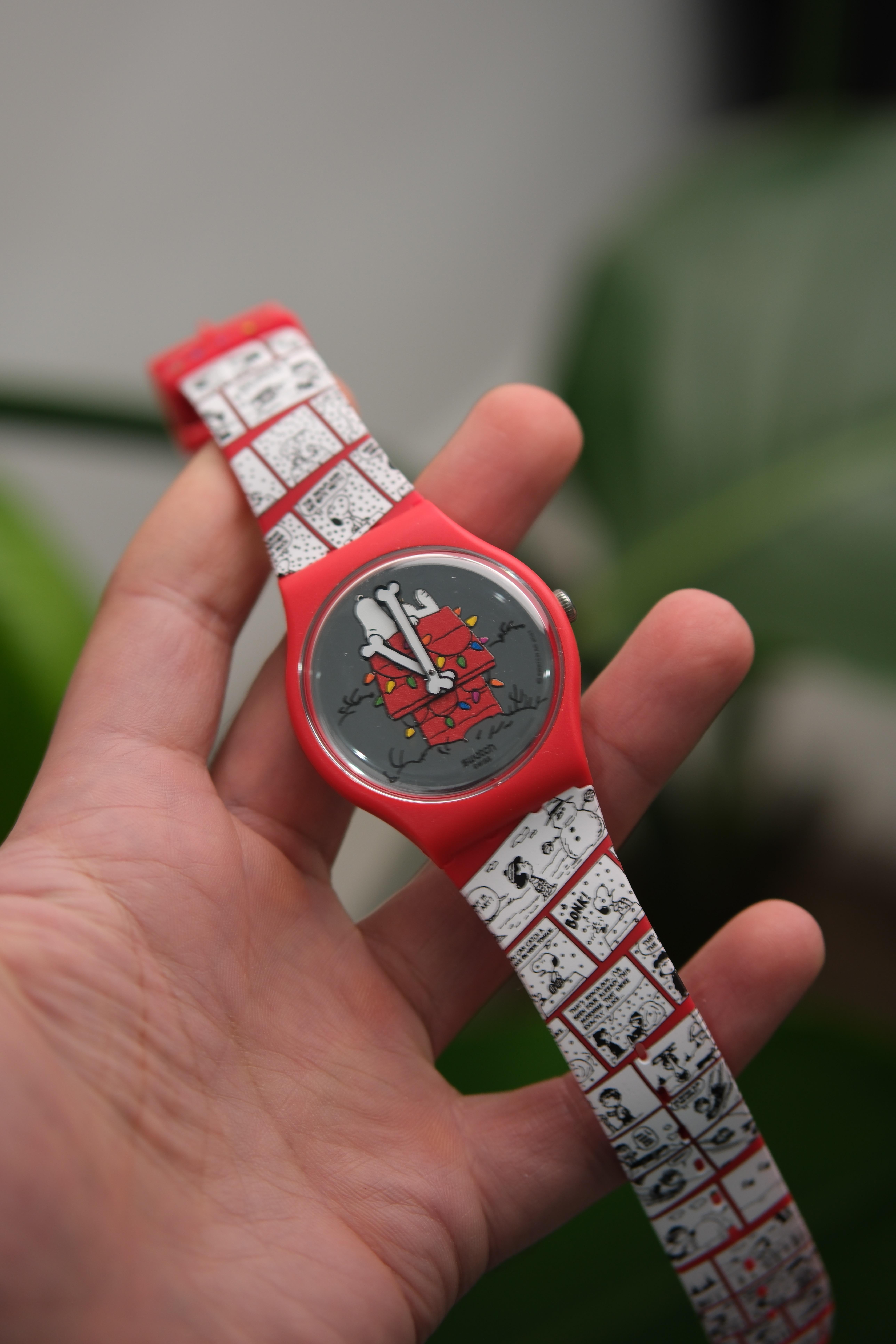 WTS] Swatch X PEANUTS SNOOPY CHOMP! Holiday Special Edition Watch