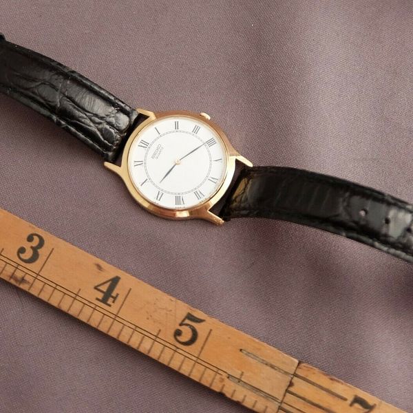 Seiko Quartz dress watch V7008A10 new battery in box, light use