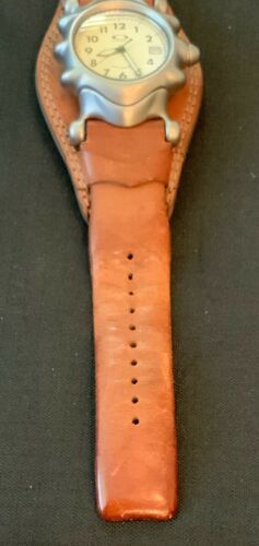 オークリー サドルバック 腕時計 スイスムーブメント ブラウンレザー 廃盤 Oakley Saddleback Men's Watch, Brown, Ivory, Sapphire Crystal