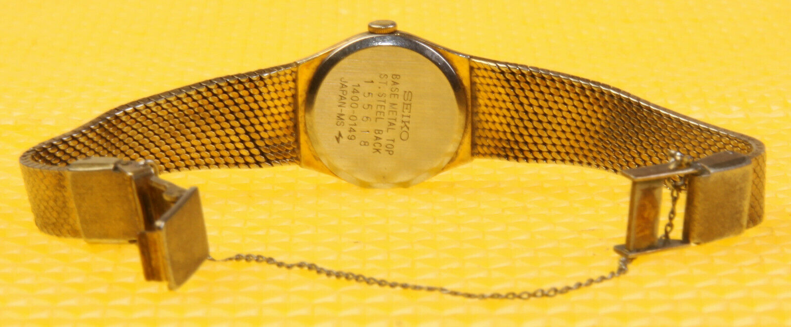 Vintage Seiko Quartz Gold Tone Mesh Bracelet Watch Japan 1400-0149 Vintage Seiko Slim Quartz Barrel Tank Golden Dial Golden  main image 4