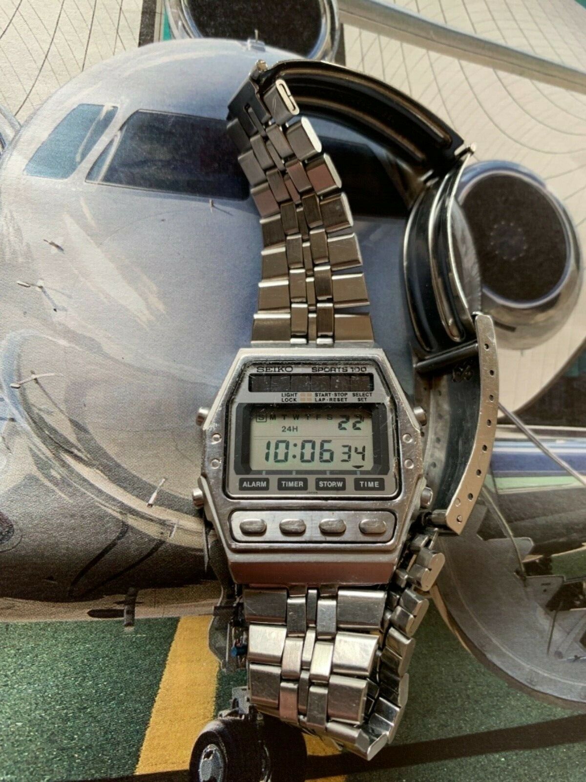 Seiko A557-5030 [AO] Silver Wave LCD Sports 100 Vintage