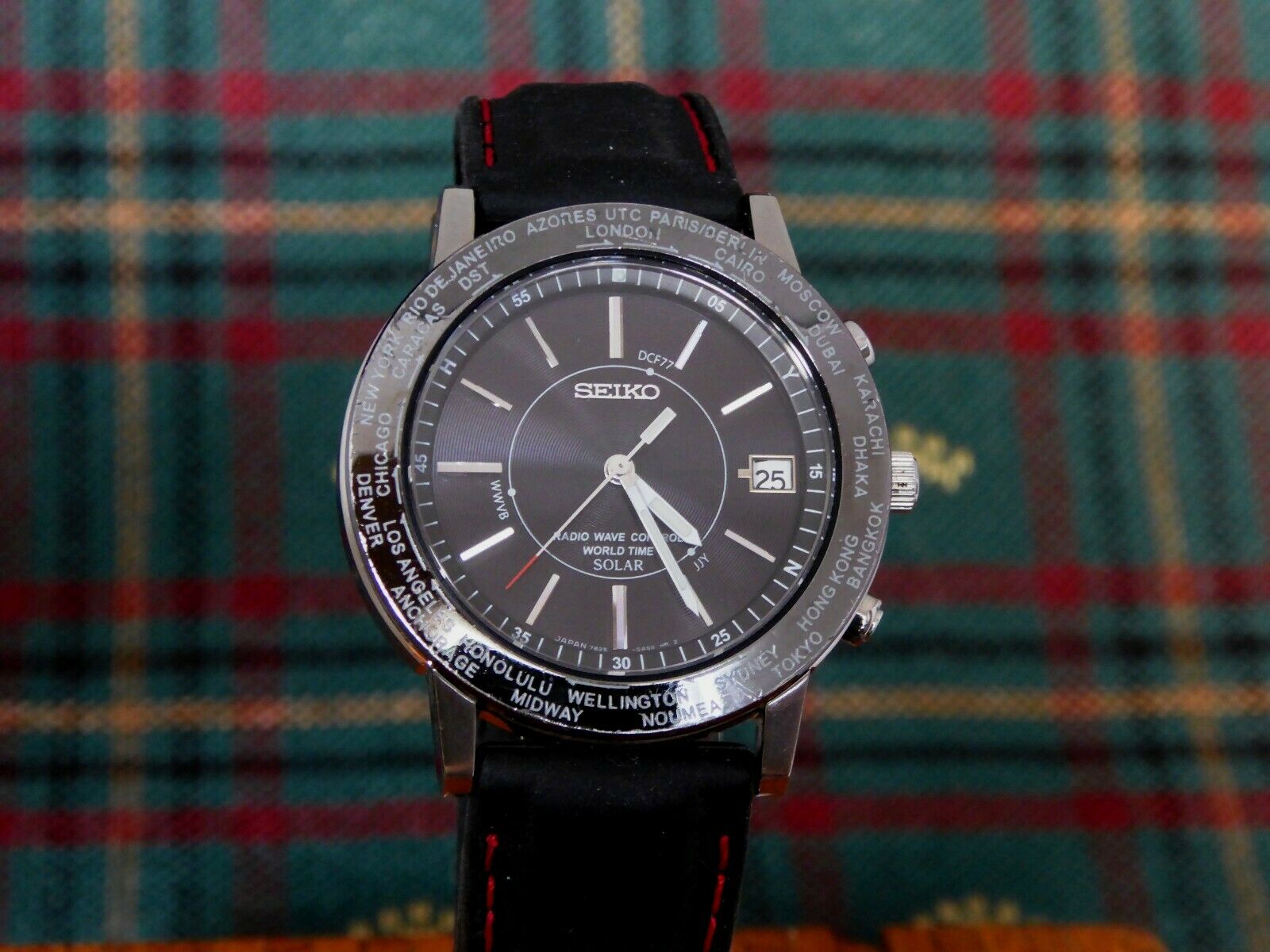 SEIKO SOLAR RADIO CONTROL WORLD TIME. 7B25-0AE0. SAPPHIRE. SCREW