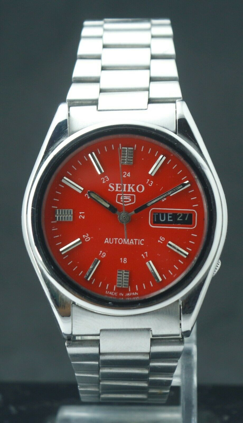 red dial seiko 5