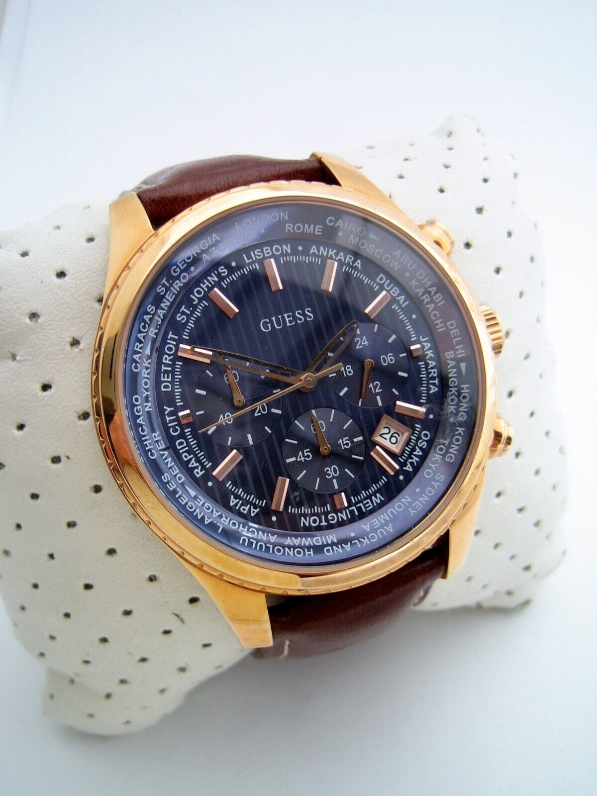 W0500g1 hotsell guess price