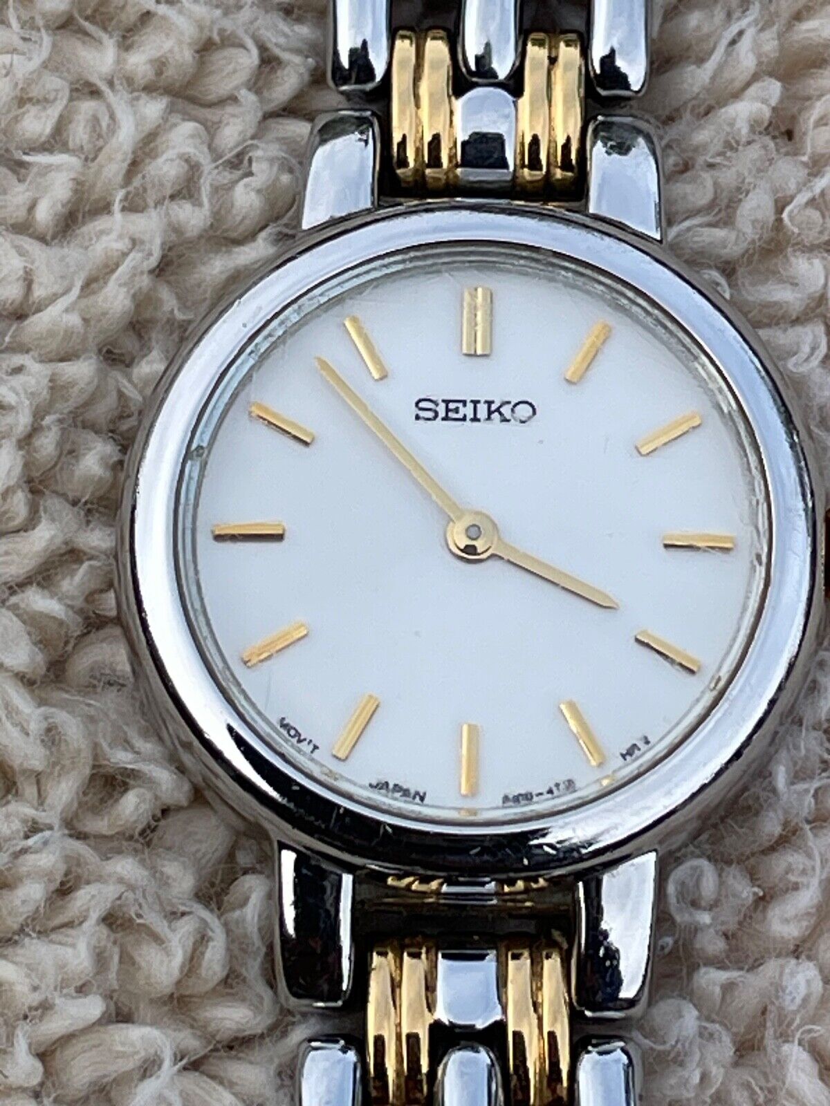 SEIKO 1N00 1E09 Gold Tone Quartz Analog Women s Watch New Battery