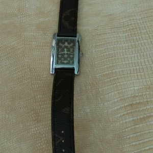 Louis Vuitton Paris Ladies Wristwatch Plaque OR G20m 3632hs2001l