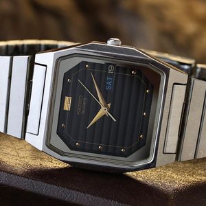 Unique Men's Vintage SEIKO V743-5A00 Quartz Watch Pre-Owned