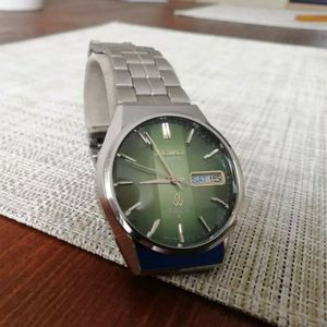 Seiko type 2 quartz 7546-8160 Faceted crystal green dial