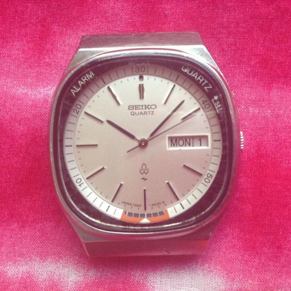 vint watch mens SEIKO quartz day date alarm JapanA 72236030 parts and