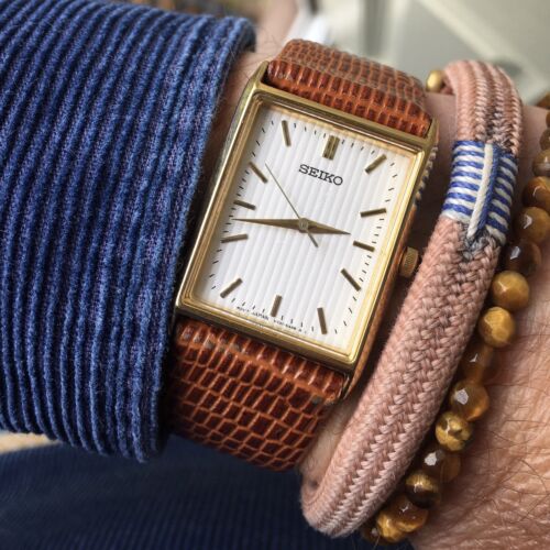 【稼働品】seiko tank　クォーツ　V701-5E10 ゴールド Superb vintage Seiko V701-5E10 gold plated textured dial
