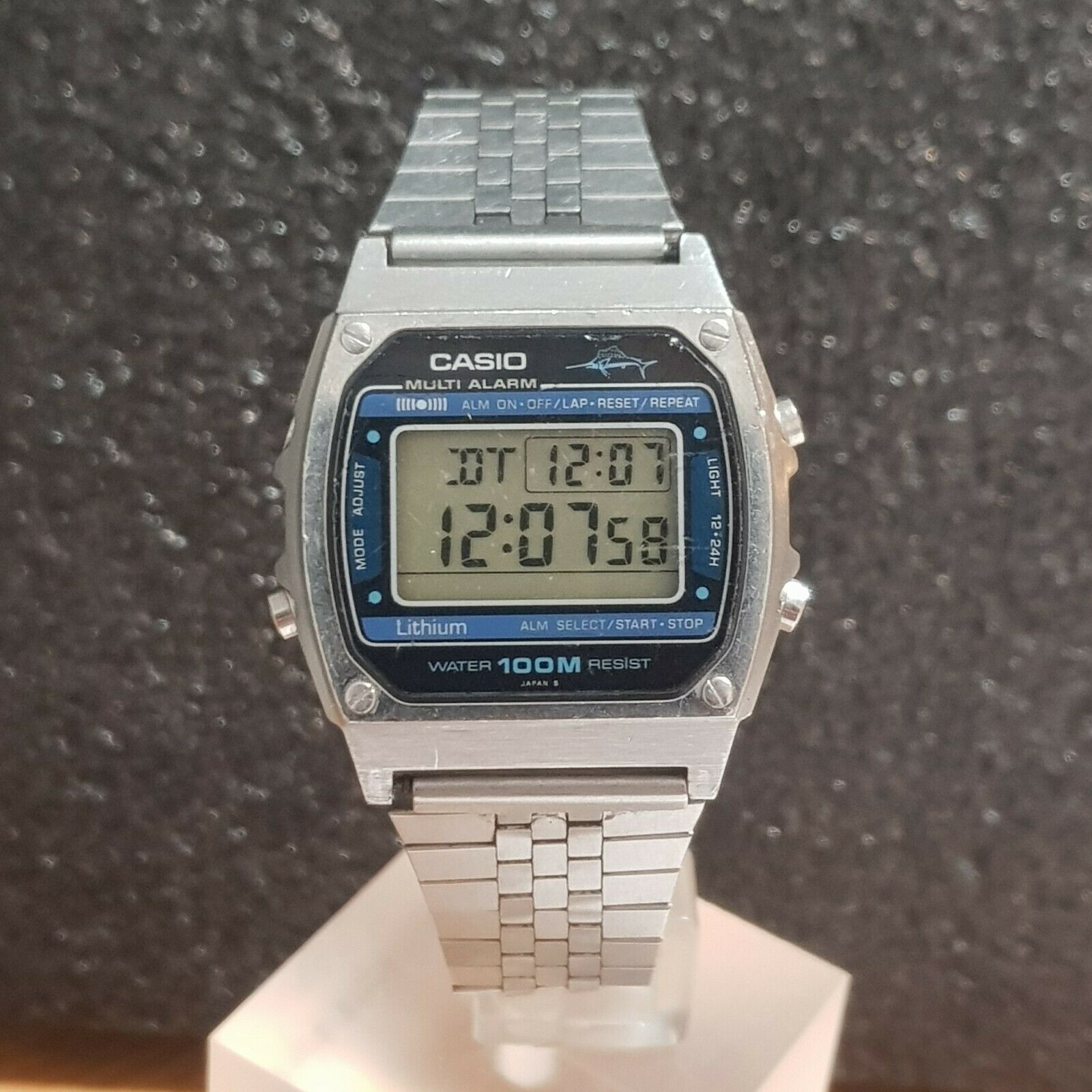 Vintage Casio Marlin W-650 181 Multi Alarm 100m diver LCD watch