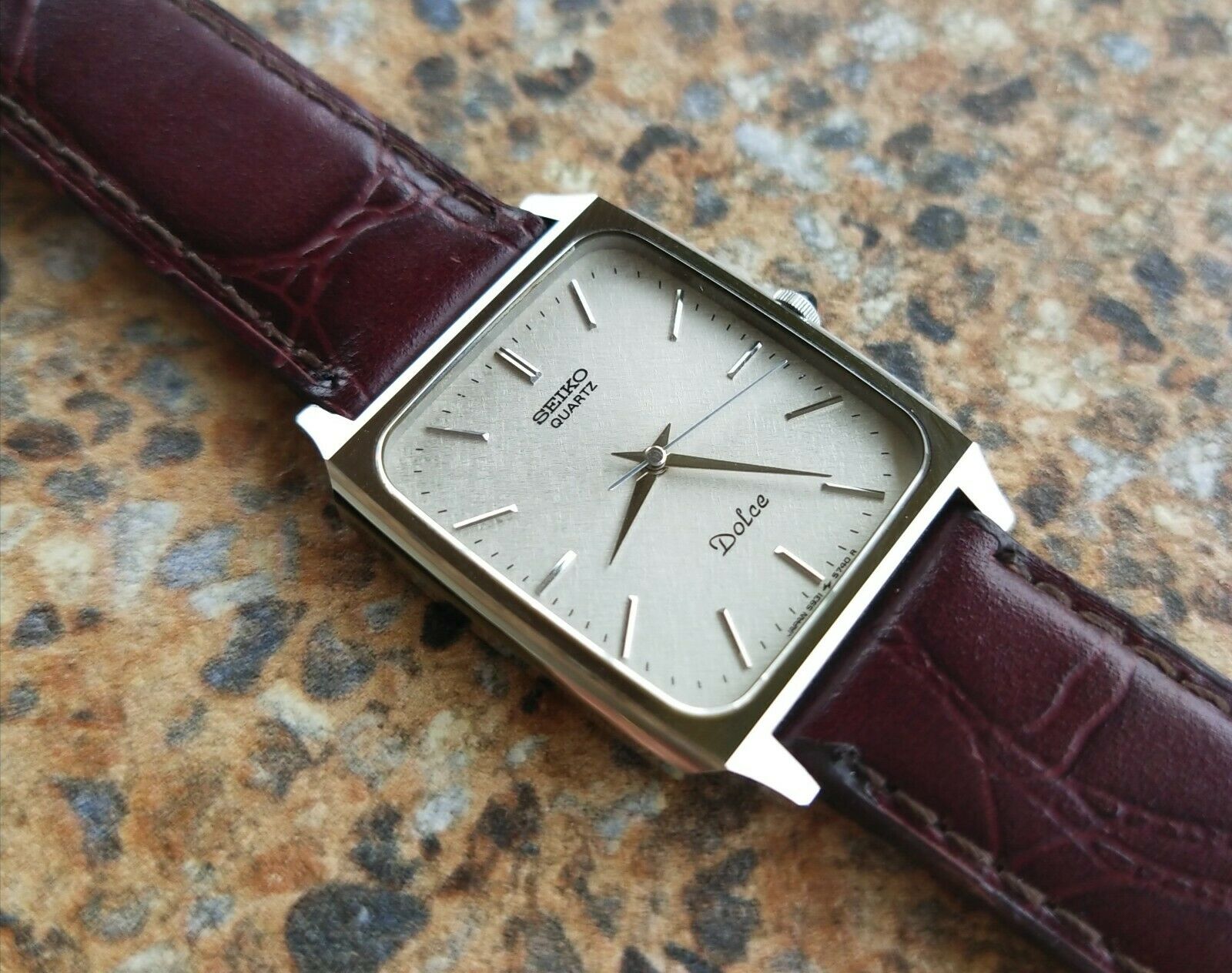 Seiko Dolce Quartz 5931 5550 SHA September 1982 Dress Watch