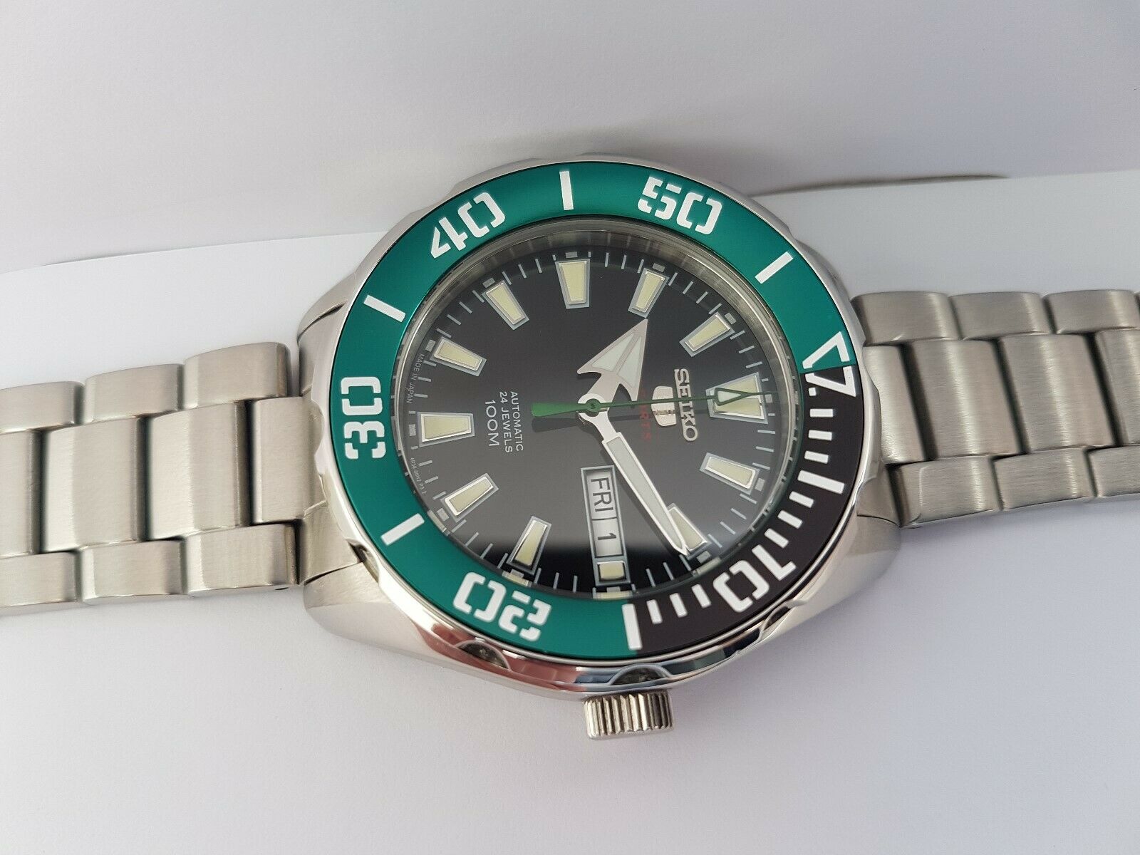 SEIKO 5スポーツ 4R36-06R0 Seiko 5 sports 4R36-06R0 automatic Mint 2018 | WatchCharts