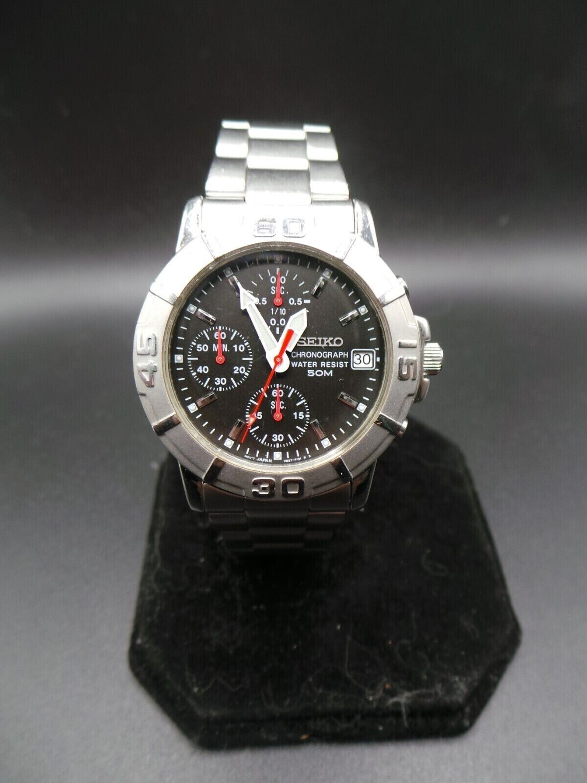 SEIKO V657-8069 Chronograph Mens Quartz Watch WR50M c. December 