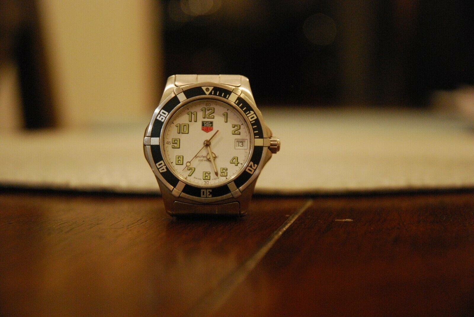 Tag Heuer 200 m professional WM1111 White Dial Black Bezel