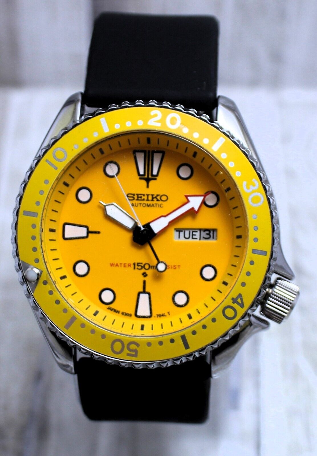 Seiko on sale skx yellow