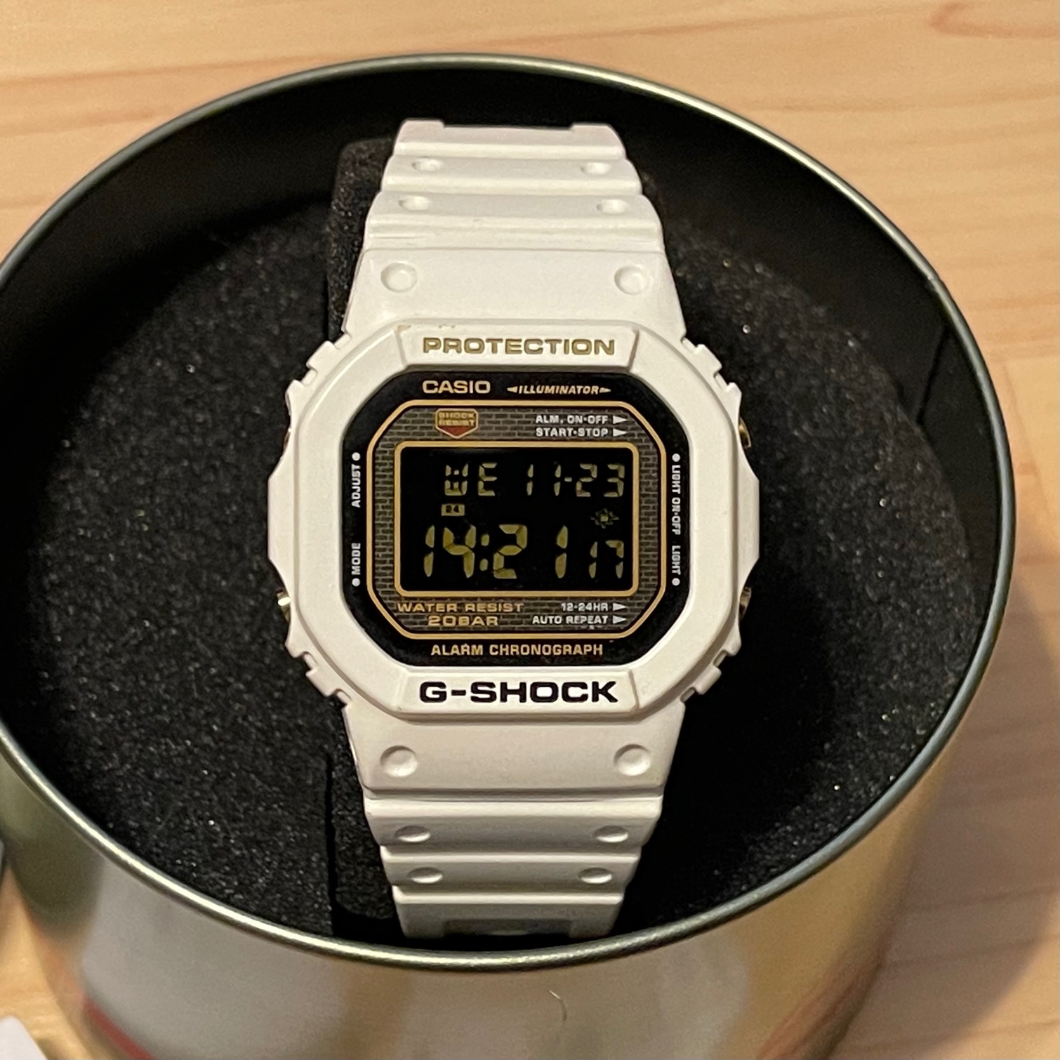 WTS] Casio G-Shock DW-5025B-7 Rising White 25th Anniversary White