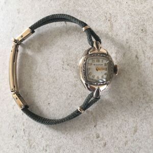 ANTIQUE BULOVA WOMAN