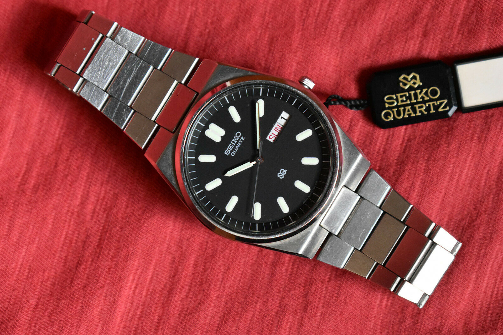Seiko 8223-7150 Vintage Quartz Watch from 1980s - Intergrated