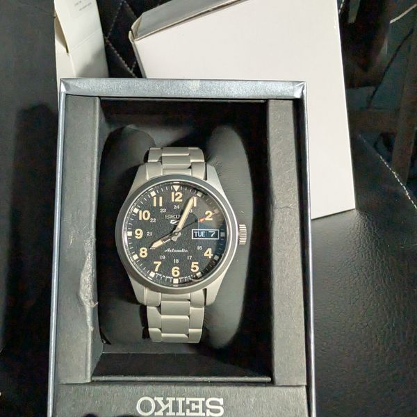 Seiko SRPJ85 w/ Brushed Bracelet | WatchCharts Marketplace