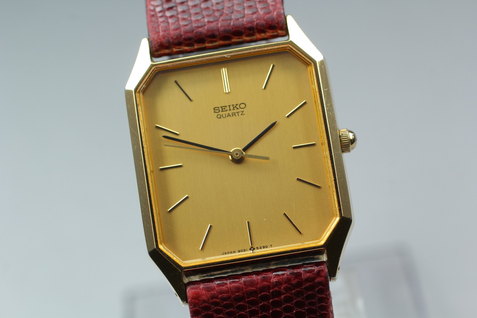 Vintage 1987 Near MINT SEIKO Chariot 9021-5240 Gold Tank Quartz