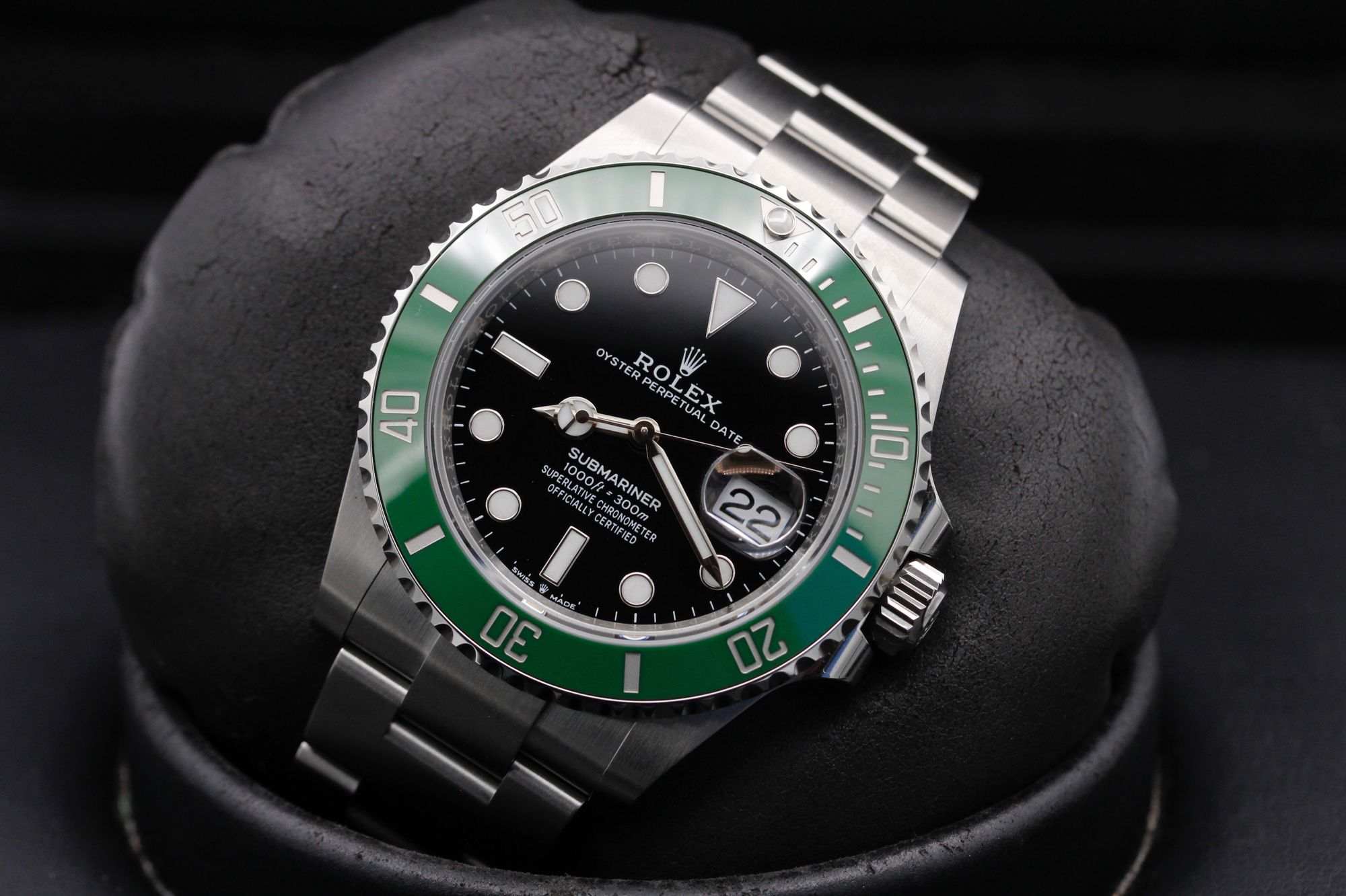 Rolex submariner green 2025 hulk market value