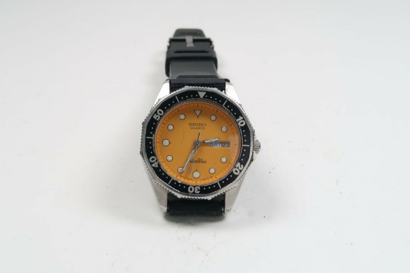Vintage SEIKO QUARTZ SILVERWAVE 2A23-012A Ladies NEW BATTERY/STRAP