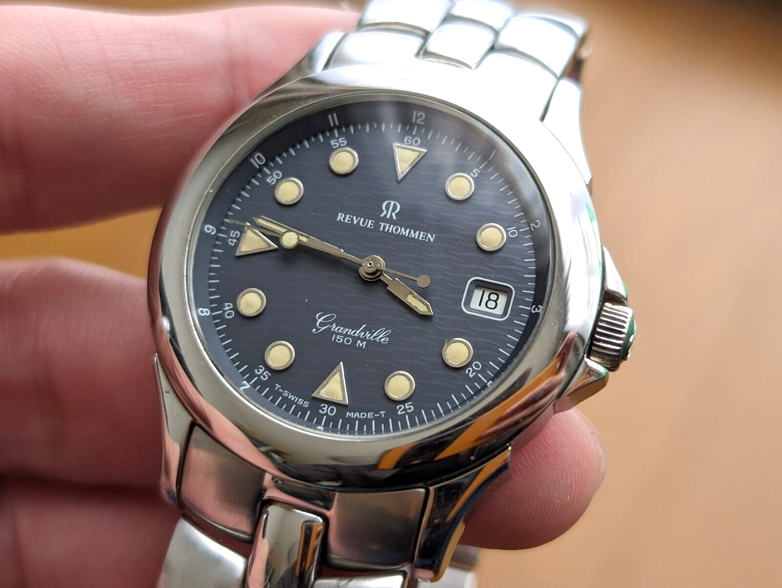 REVUE THOMMEN GrandVille 150m Gold red Quartz Men