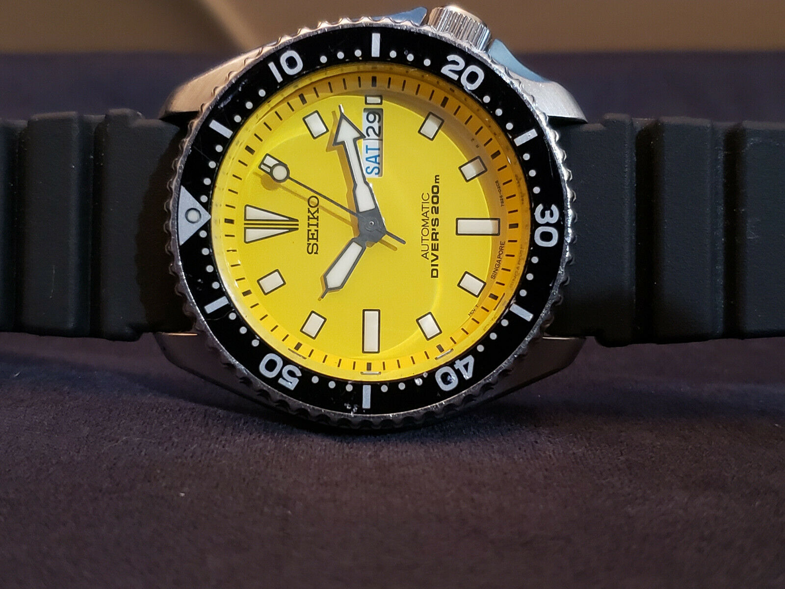 seiko diver yellow dial