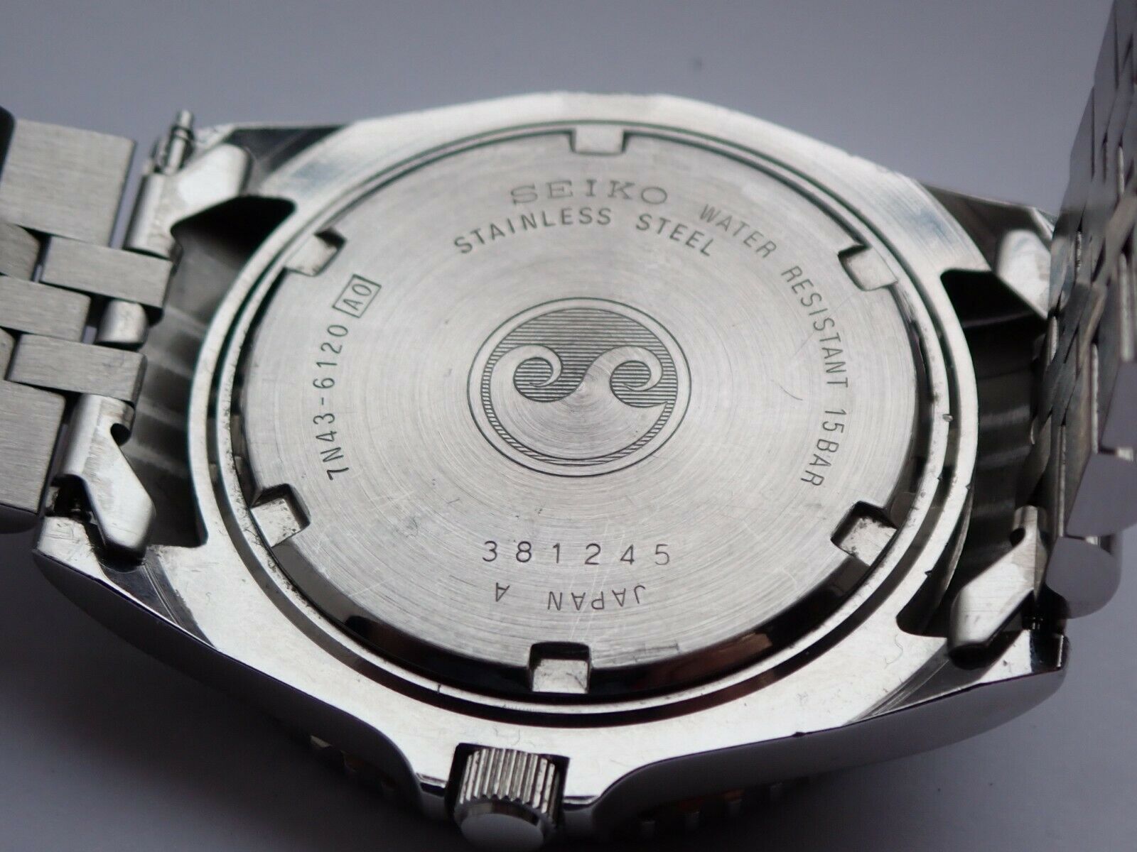 SEIKO SPORTS 7N43-6120 DAY DATE USED QUARTZ MENS BIRTH YEAR