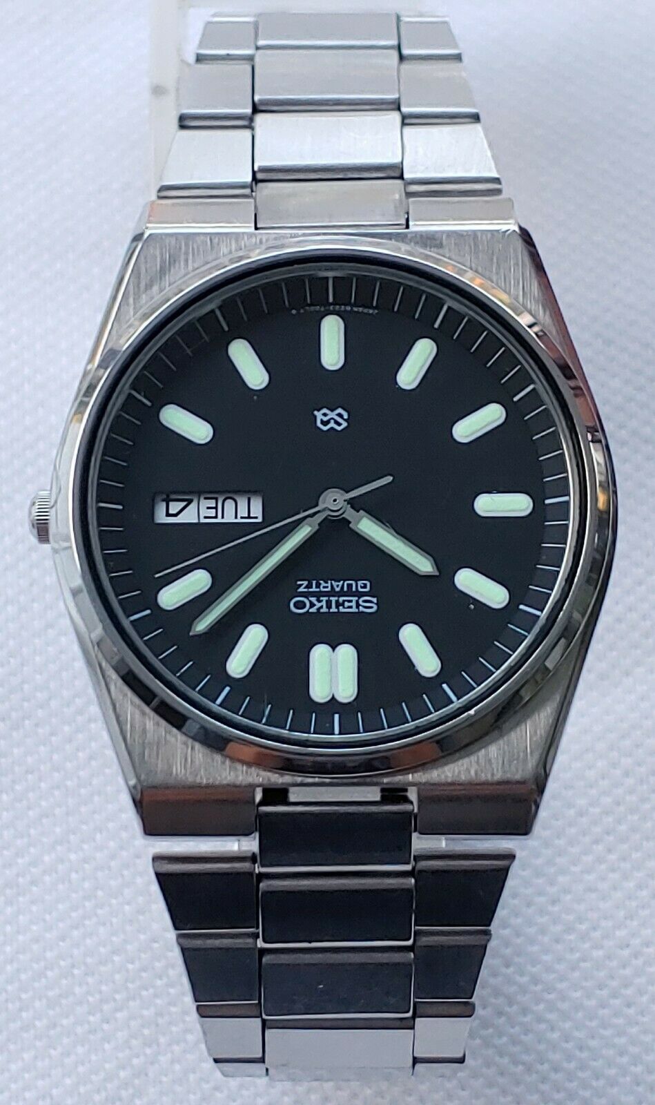 Seiko 8223-7159 SQ Black dial w/Diver Indices Men's Watch May 1981
