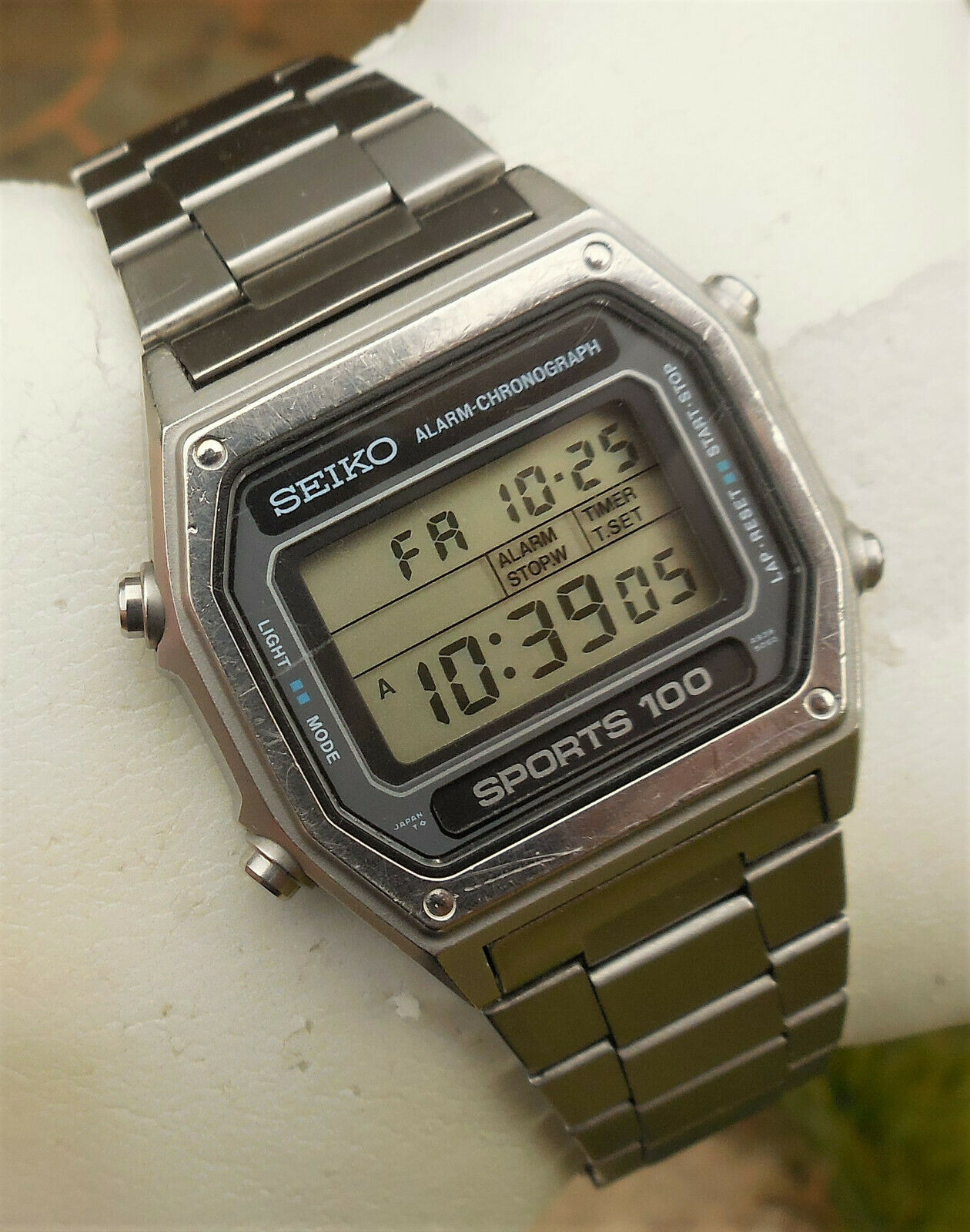 Seiko A939 5070 Sports 100 LCD Digital Man s Watch WatchCharts