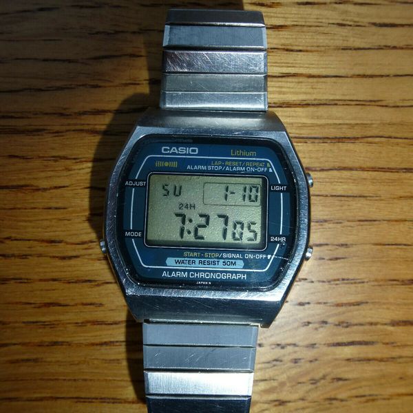 Casio W-51 Vintage Digital Wristwatch, working with faulty button Casio W-51 Vintage Digital Wristwatch, working with faulty button
