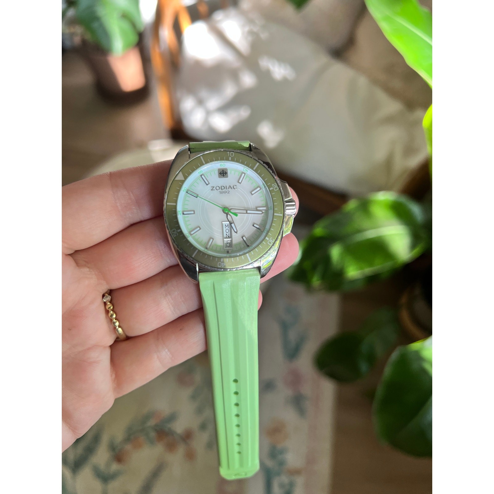 Zodiac Speed Dragon Watch ZO5516 Mint Green Band New Battery