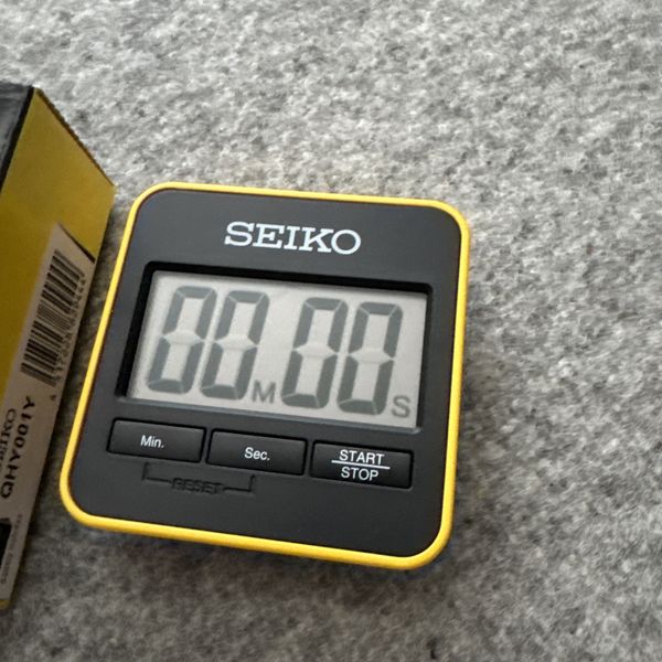 SEIKO DIGITAL COUNTDOWN TIMER & STOPWATCH W/ STAND BLACK / YELLOW Model ...