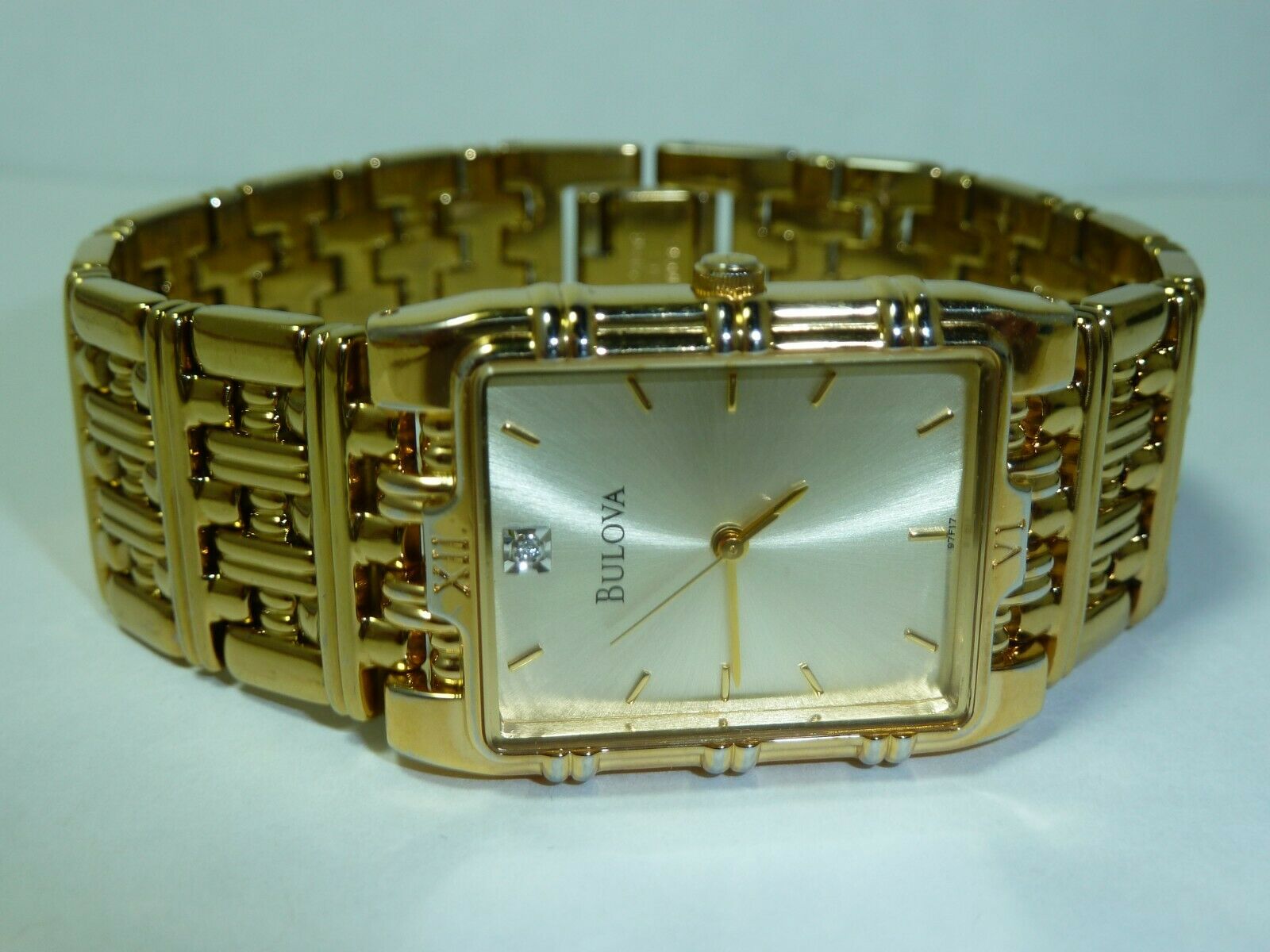 Bulova hot sale quartz t9